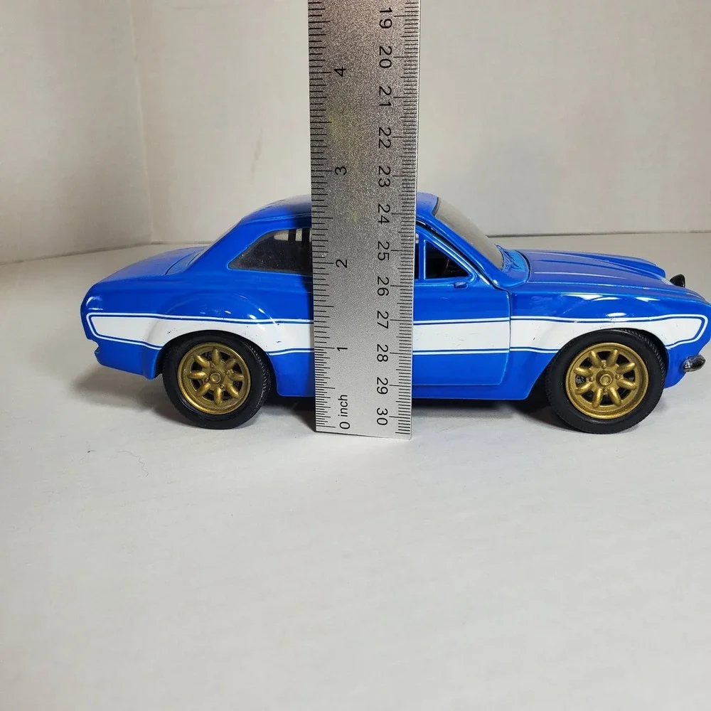 Jada Toys‎ 1:24 Scale 1974 Ford Escort Die-Cast Model Car Blue. Missing Parts